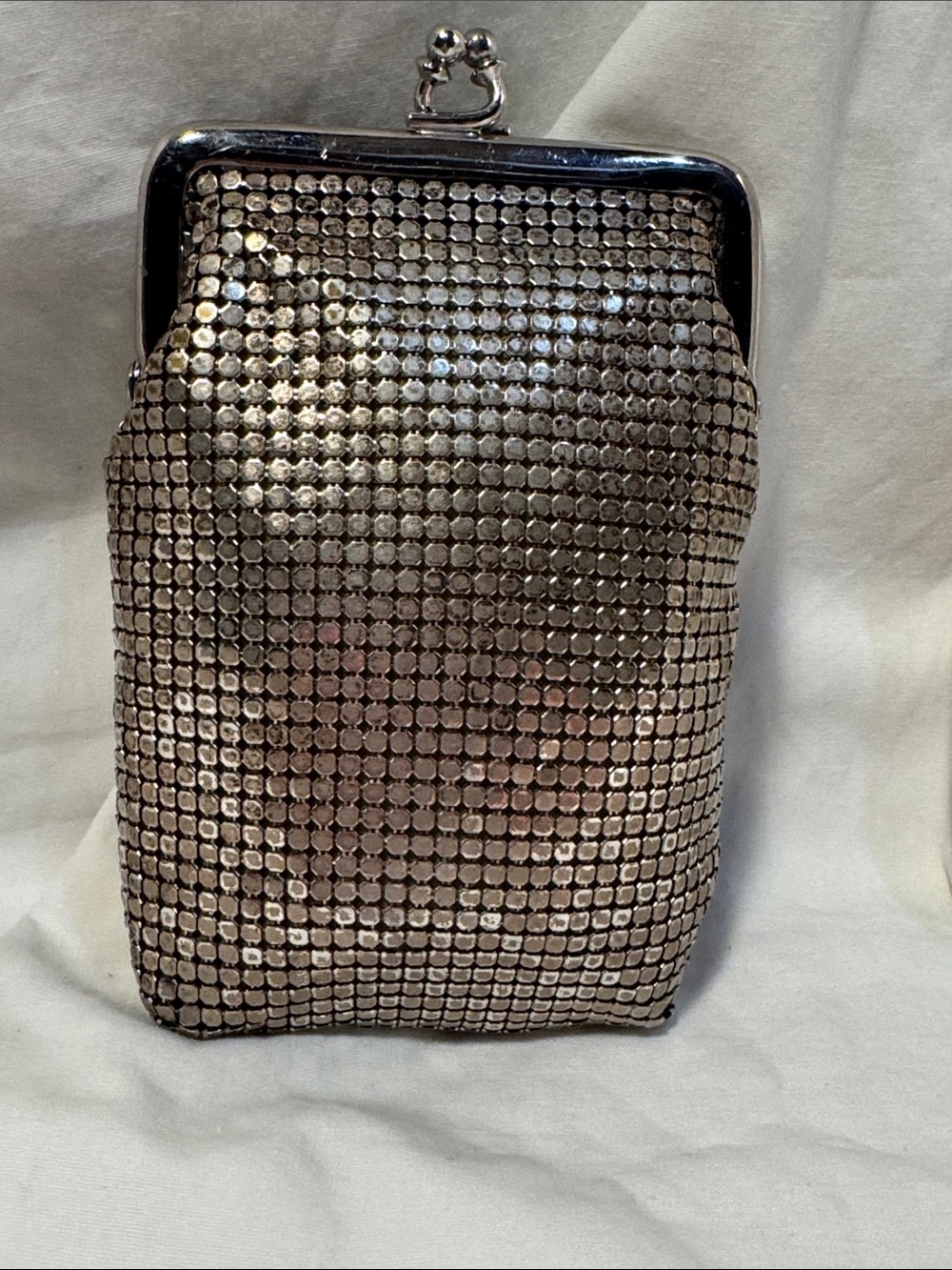 Mesh WHITING and DAVIS CO Silver Mesh Kiss-Lock Evening Clutch